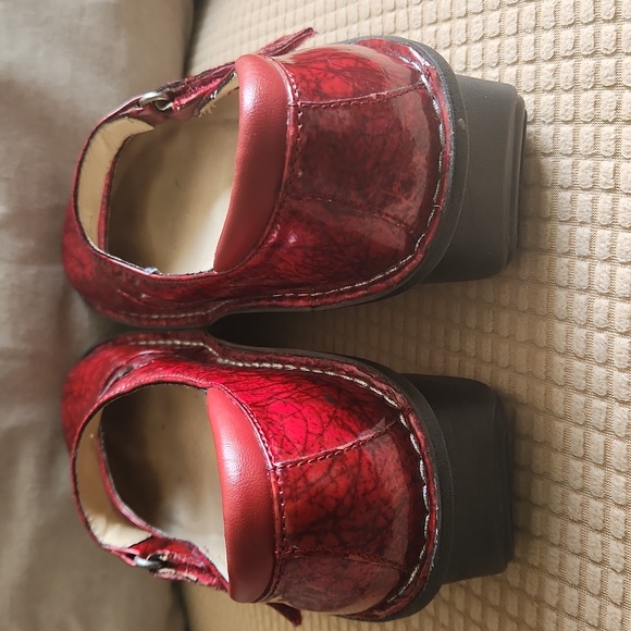 Alegria Shiny Red Dress Shoes SIZE 37 - Picture 4 of 11